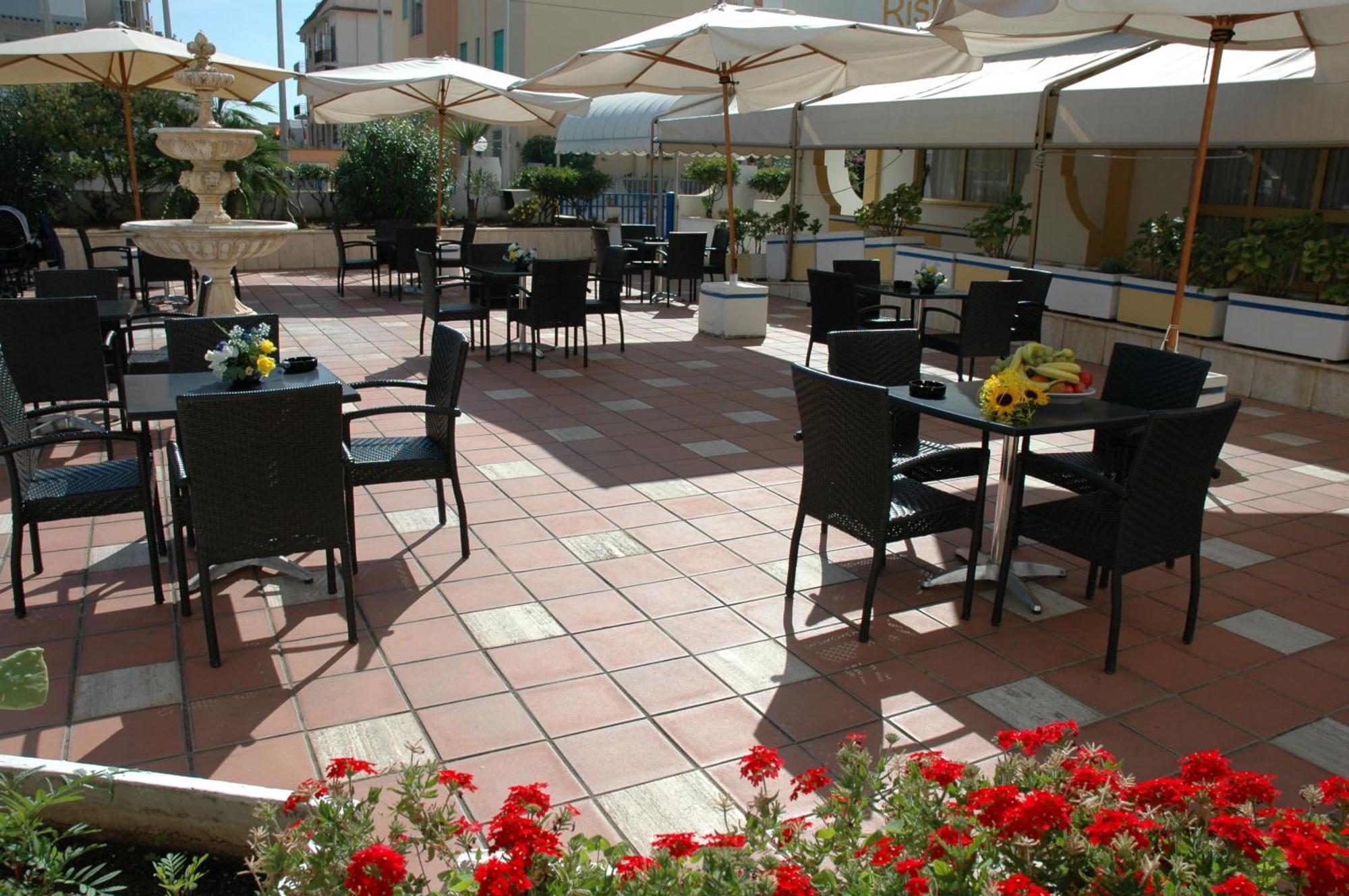 Grand Hotel Dei Cesari Anzio Extérieur photo