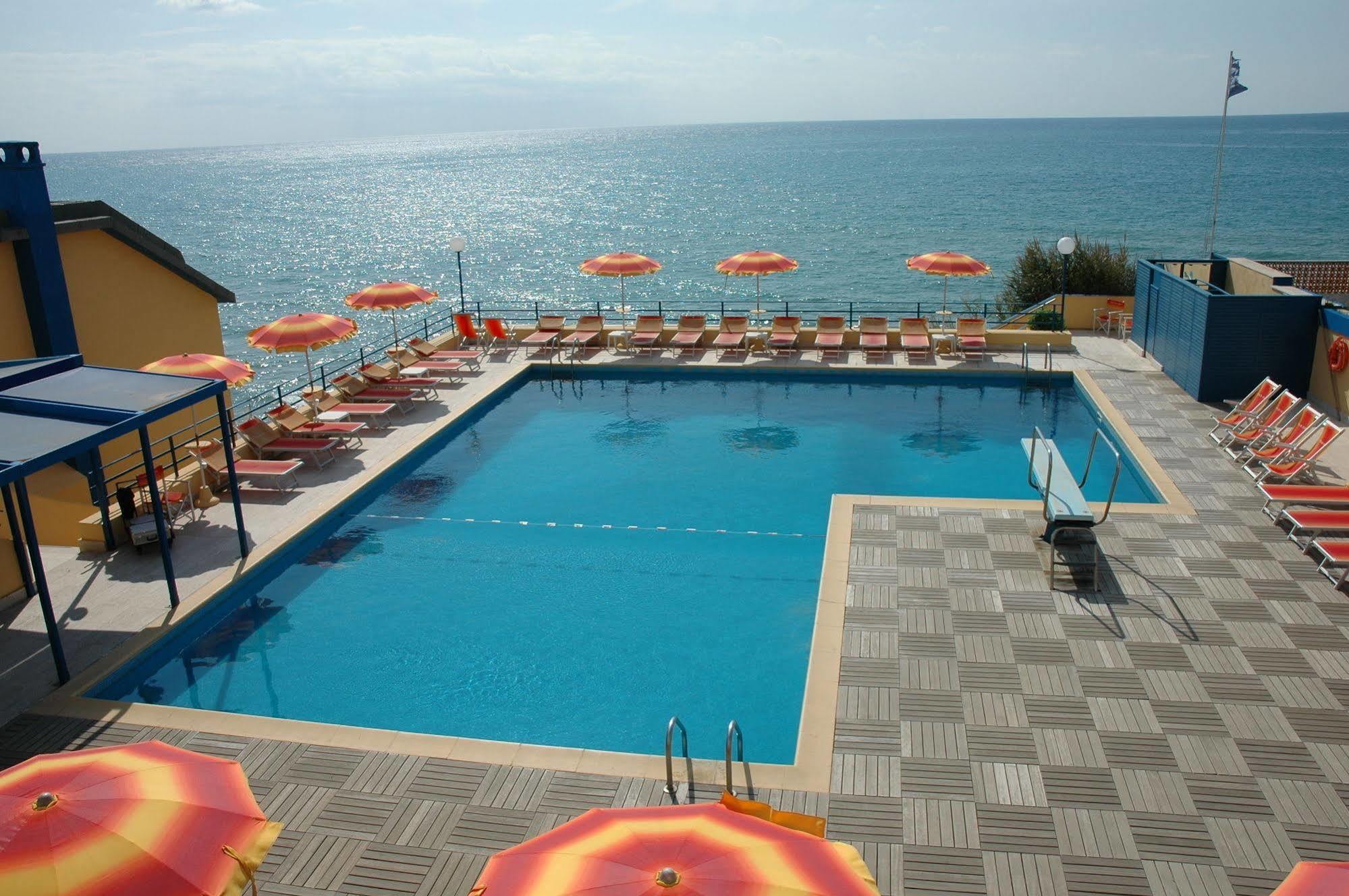 Grand Hotel Dei Cesari Anzio Extérieur photo